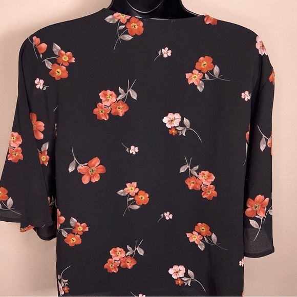 SMALL LUSH BLACK PINK FLORAL SHORT SLEEVE BLOUSE KNOT TIE ACCENT STRETCH  VNECK - Picture 9 of 12